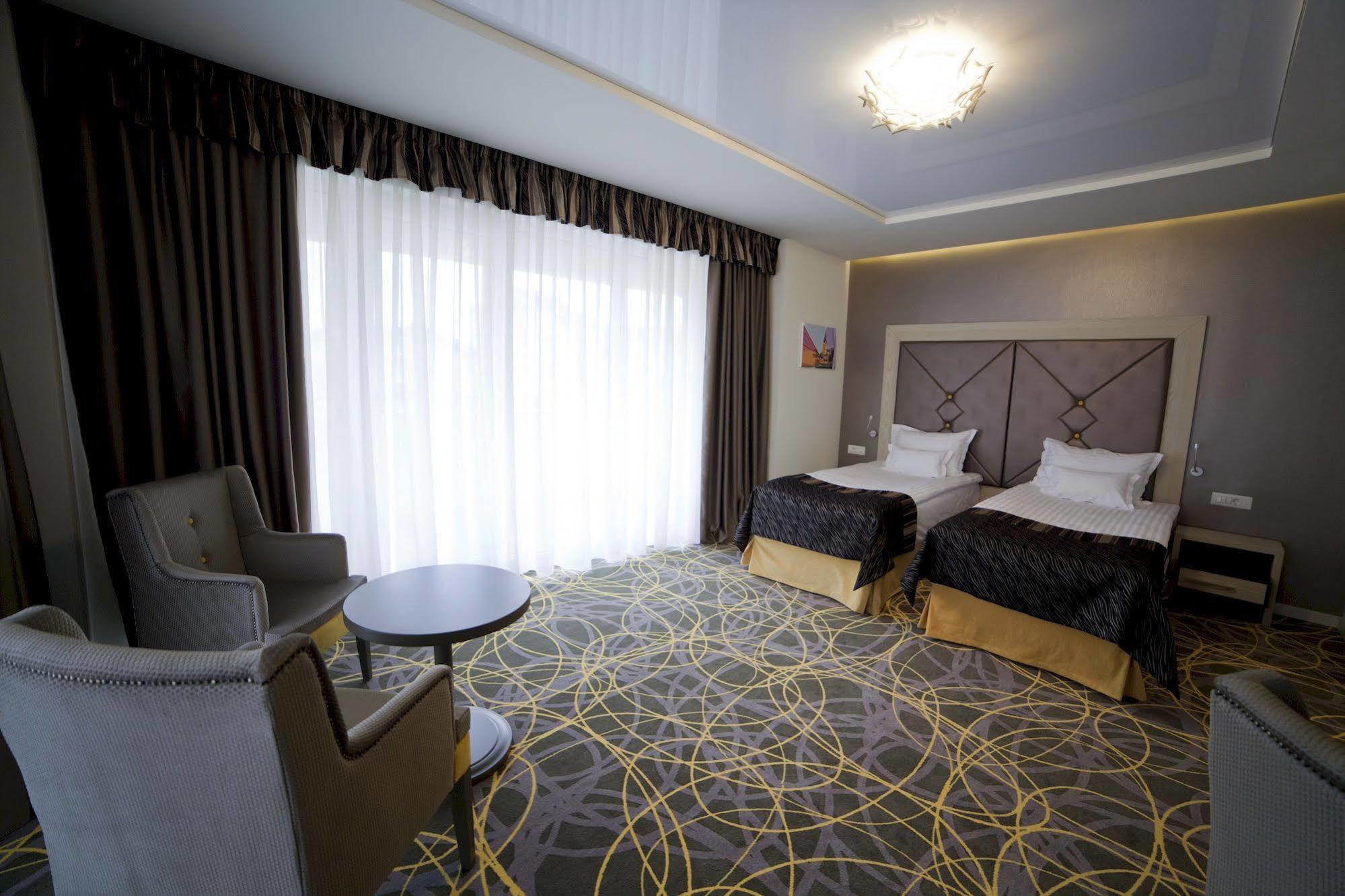 Exclusive Hotel & More ซีบิว ภายนอก รูปภาพ