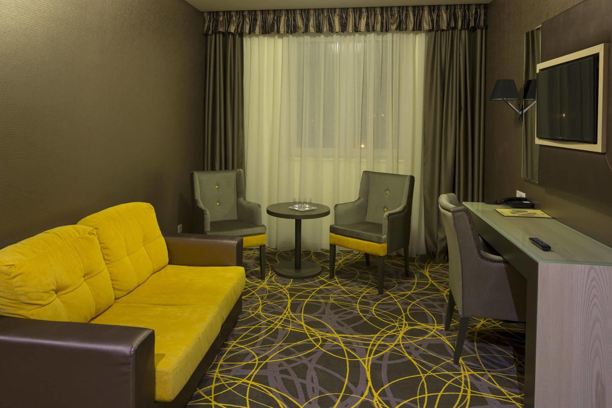 Exclusive Hotel & More ซีบิว ภายนอก รูปภาพ