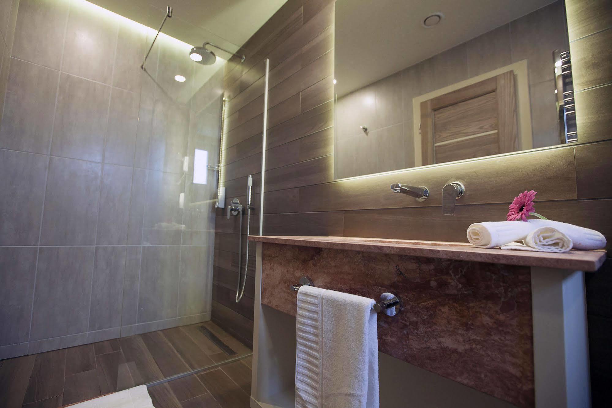 Exclusive Hotel & More ซีบิว ภายนอก รูปภาพ