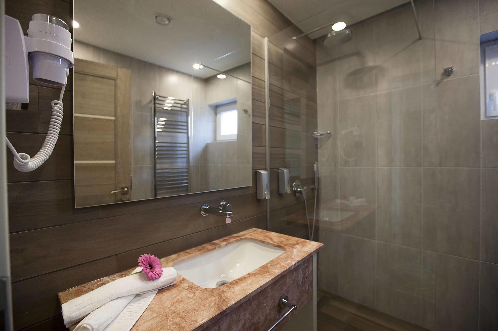 Exclusive Hotel & More ซีบิว ภายนอก รูปภาพ