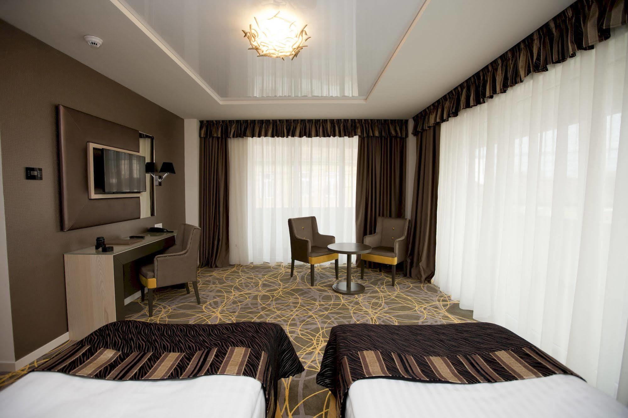 Exclusive Hotel & More ซีบิว ภายนอก รูปภาพ