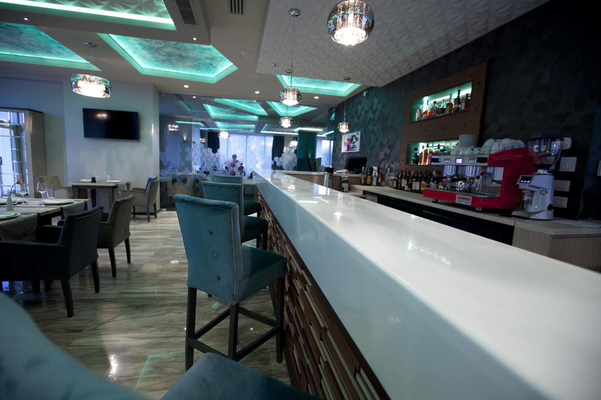 Exclusive Hotel & More ซีบิว ภายนอก รูปภาพ